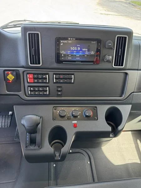2027 Freightliner M2 106 — photo 9