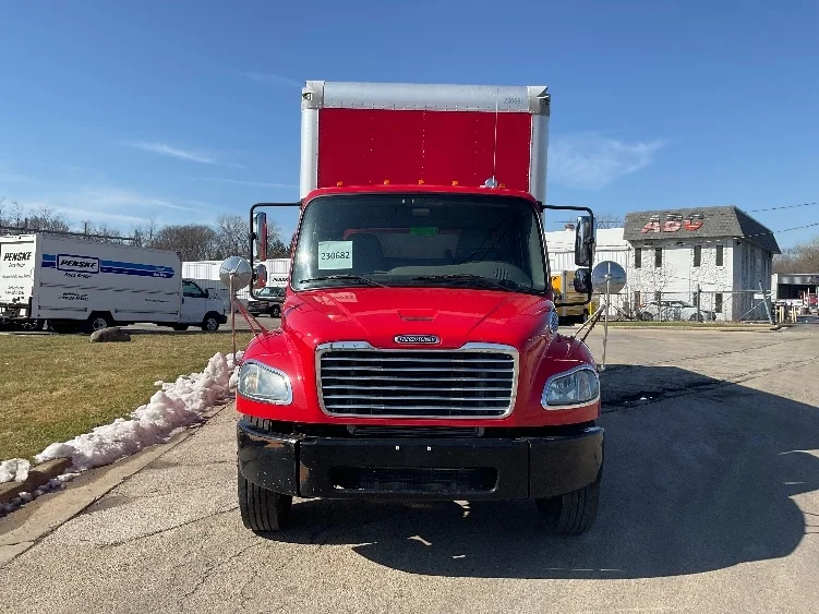 2019 Freightliner M2 106 - image 2