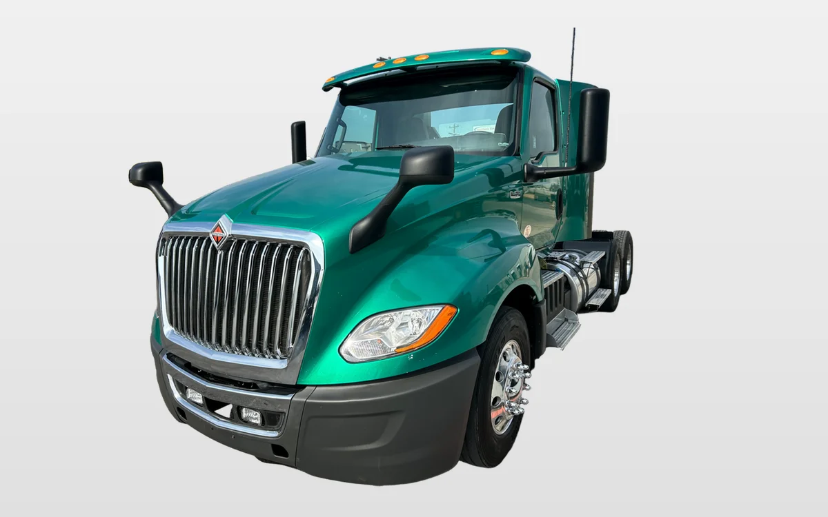 2021 International LT - image 1