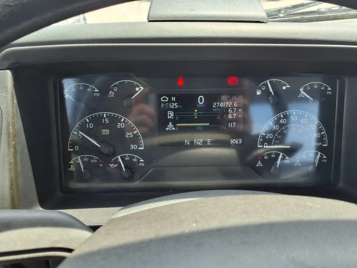 2019 Volvo VNL 860 in Cleveland, OH — photo 11