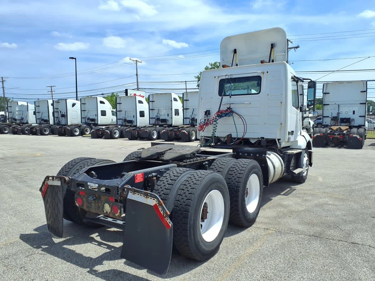 2019 Volvo VNL 860 in Cleveland, OH — photo 4