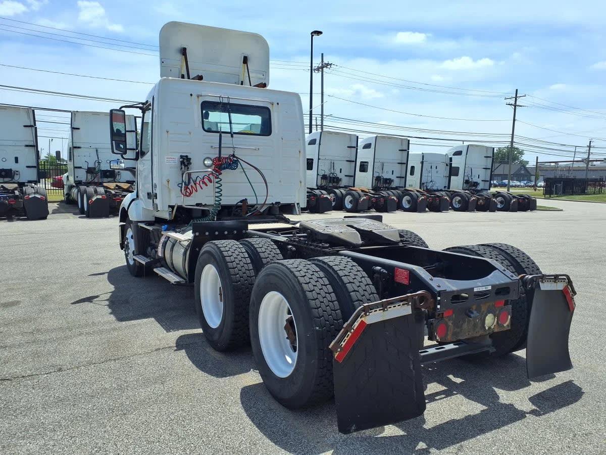 2019 Volvo VNL 860 in Cleveland, OH — photo 6