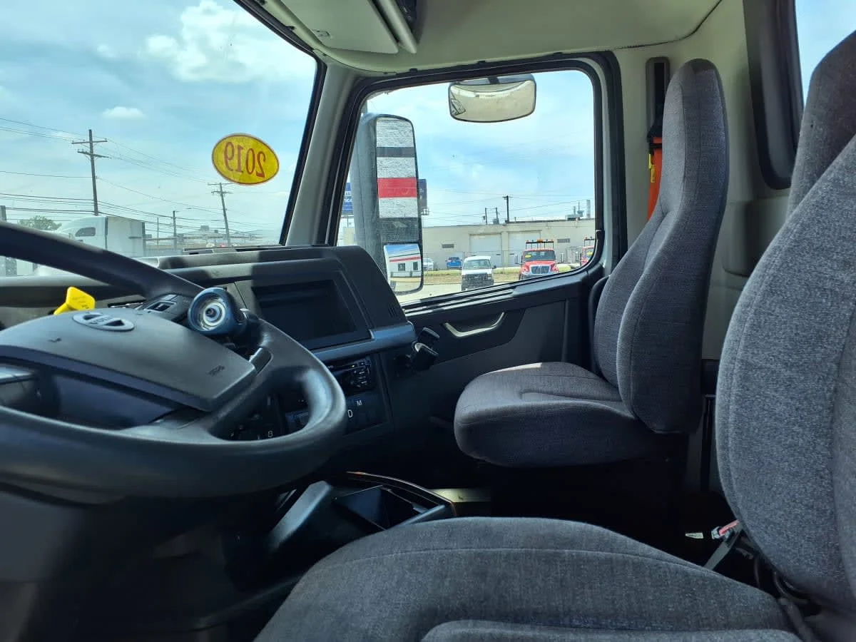2019 Volvo VNL 860 in Cleveland, OH — photo 7