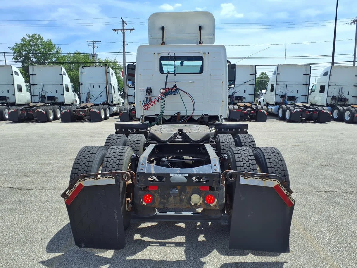 2019 Volvo VNL 860 in Cleveland, OH — photo 5
