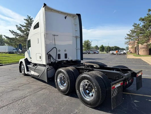 2023 Kenworth T680 in Kansas City, MO — photo 8