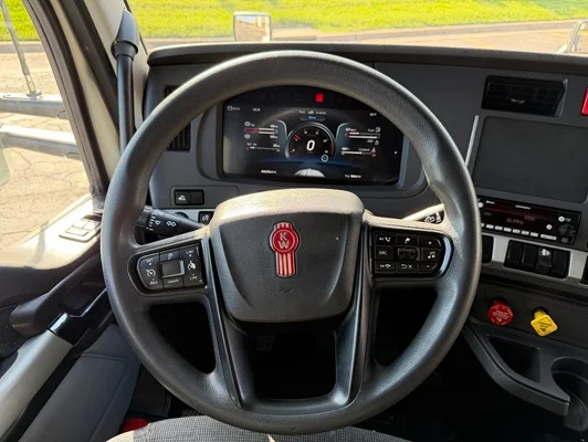 2023 Kenworth T680 in Kansas City, MO — photo 15