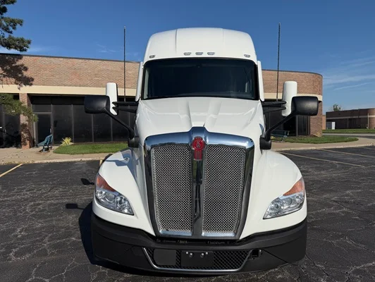 2023 Kenworth T680 in Kansas City, MO — photo 6