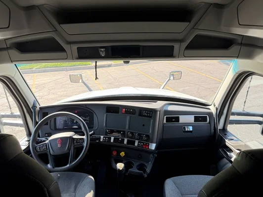 2023 Kenworth T680 in Kansas City, MO — photo 16