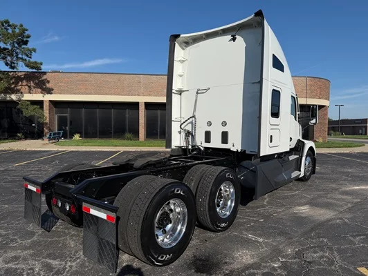 2023 Kenworth T680 in Kansas City, MO — photo 3