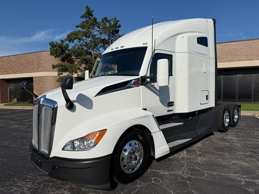 2023 Kenworth T680 in Kansas City, MO — photo 5