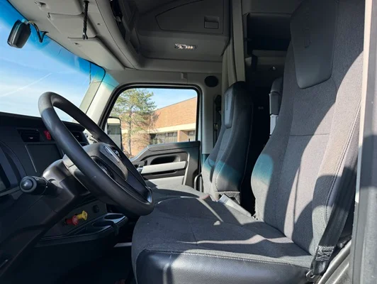 2023 Kenworth T680 in Kansas City, MO — photo 9