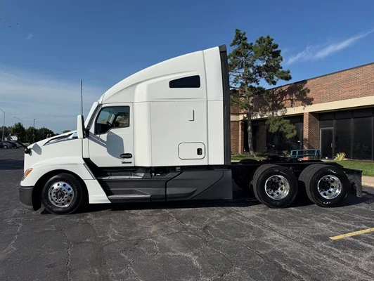 2023 Kenworth T680 in Kansas City, MO — photo 7