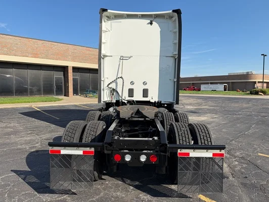 2023 Kenworth T680 in Kansas City, MO — photo 4