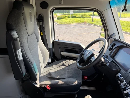 2023 Kenworth T680 in Kansas City, MO — photo 11