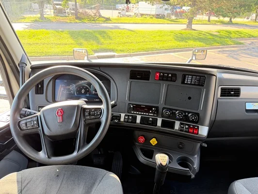 2023 Kenworth T680 in Kansas City, MO — photo 12