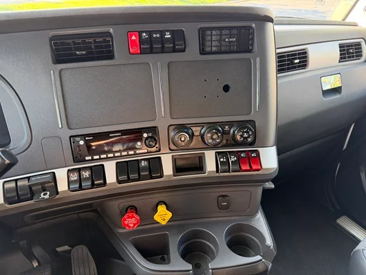 2023 Kenworth T680 in Kansas City, MO — photo 13