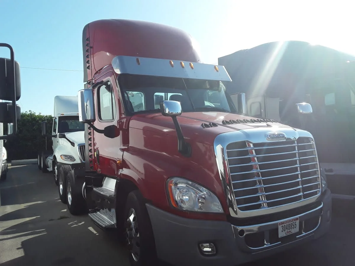 2017 Freightliner Cascadia - image 3