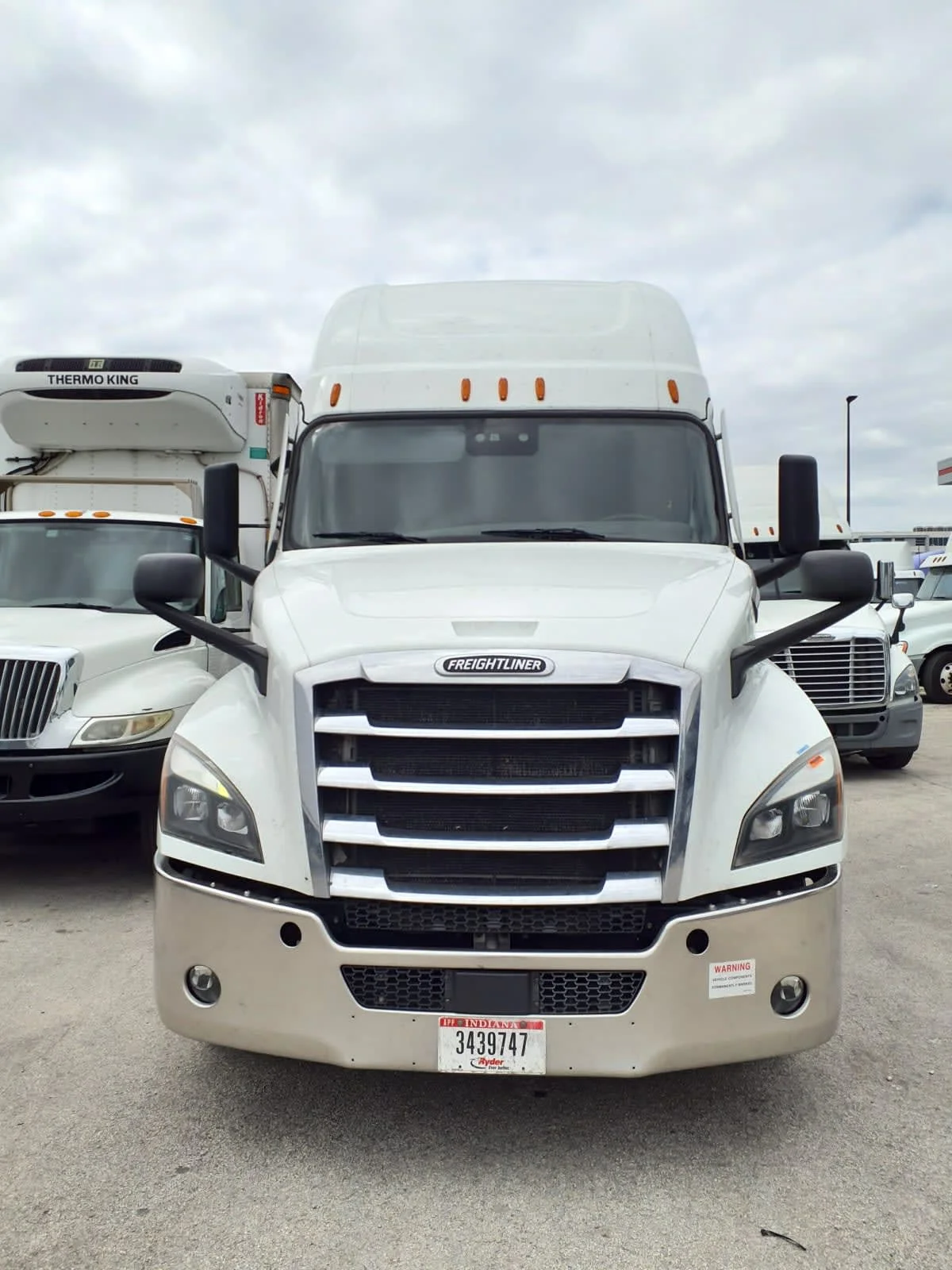 2023 Freightliner Cascadia - image 2