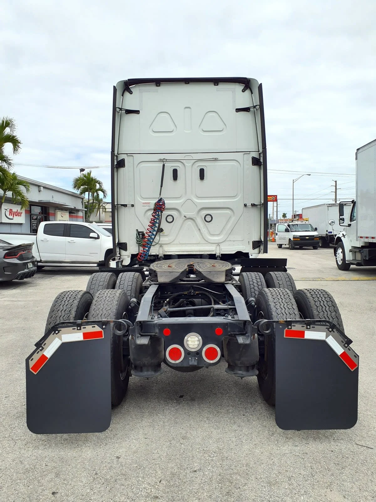 2023 Freightliner Cascadia - image 5