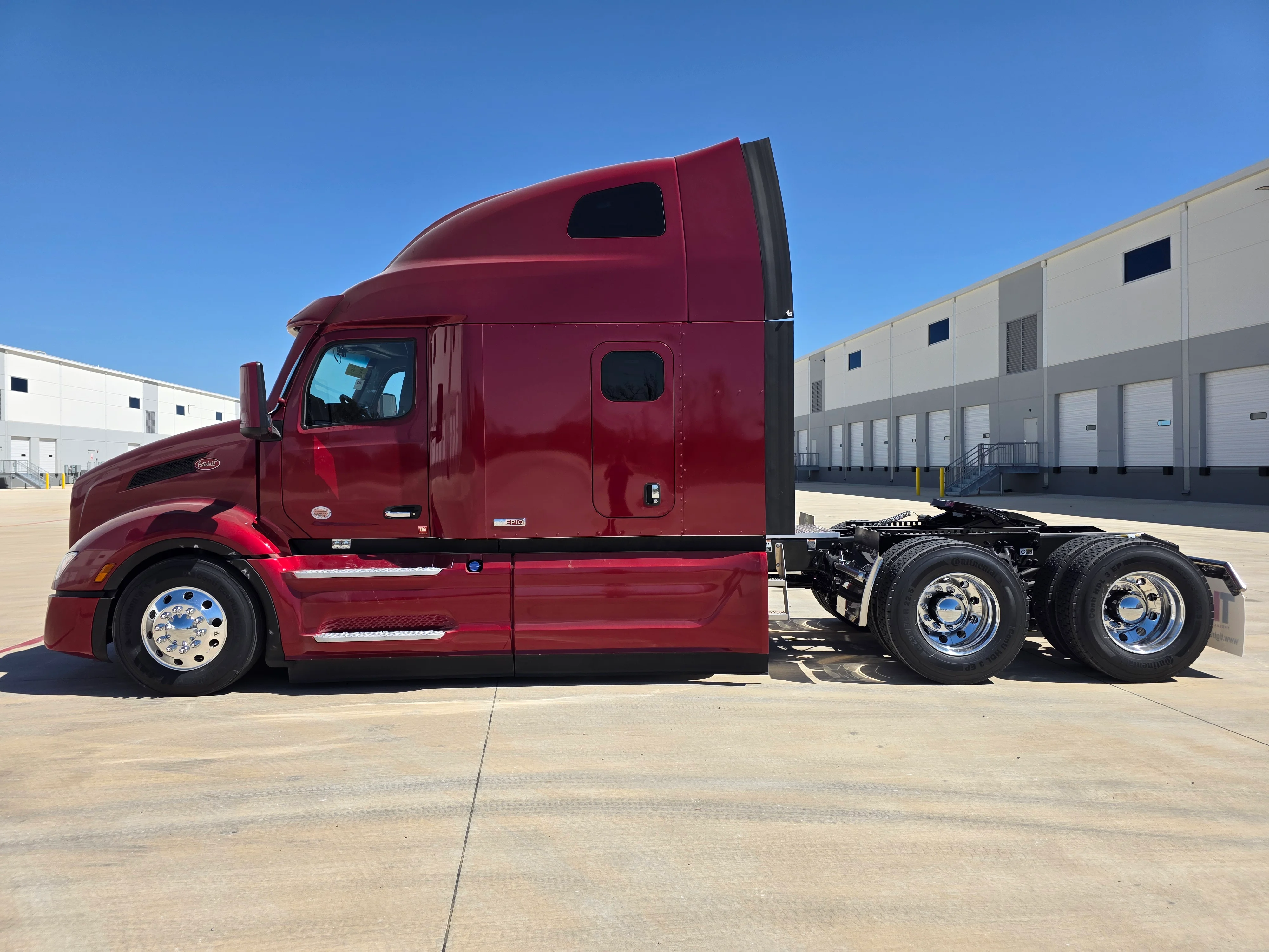 2027 Peterbilt 579 in Cincinnati, OH — photo 2