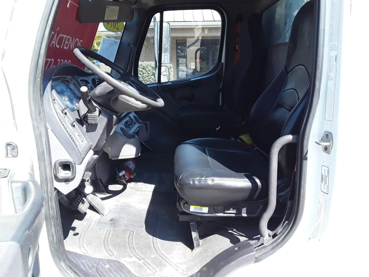 2014 Freightliner M2 106 - image 7