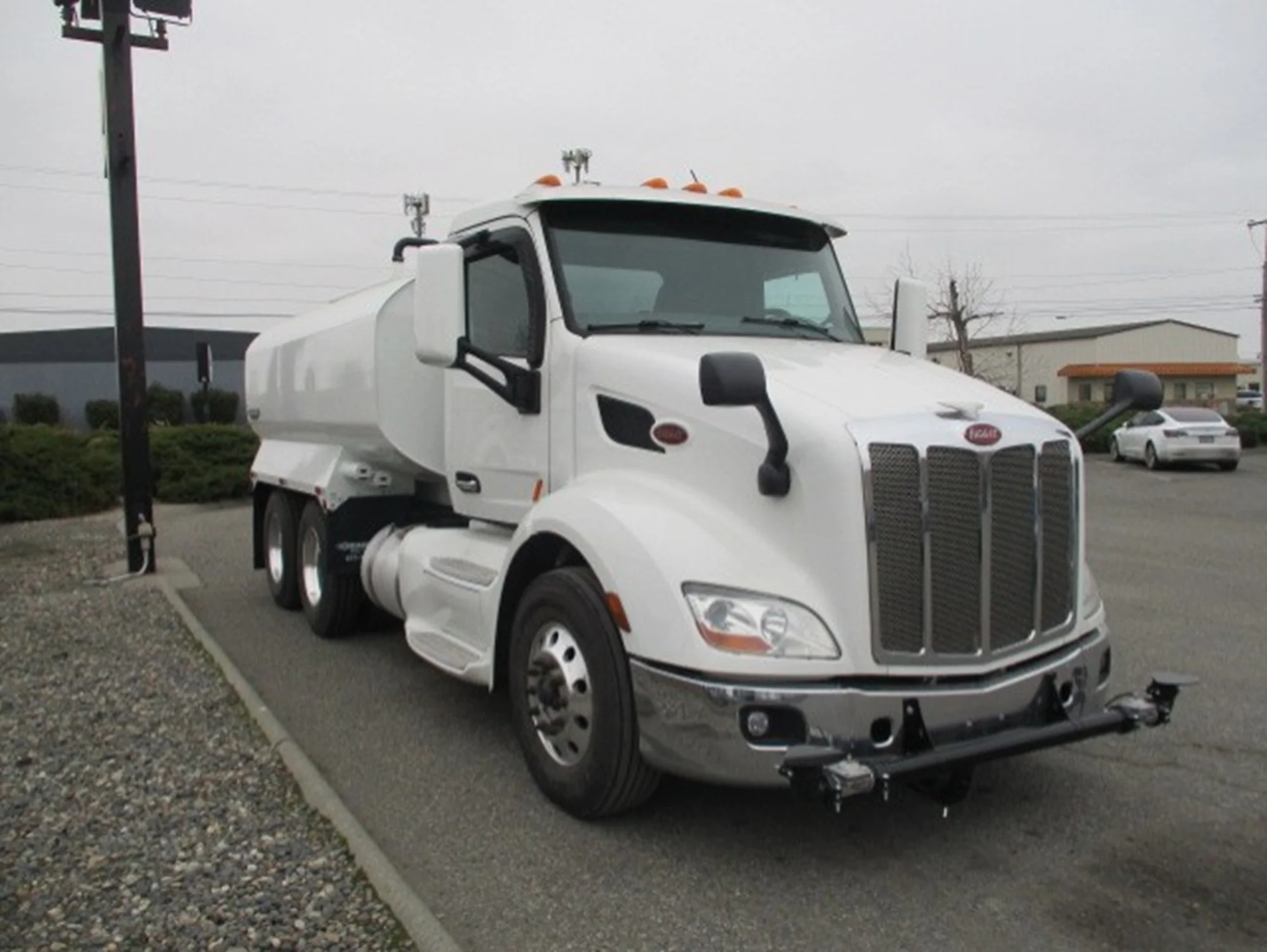2016 Peterbilt 579 - image 2