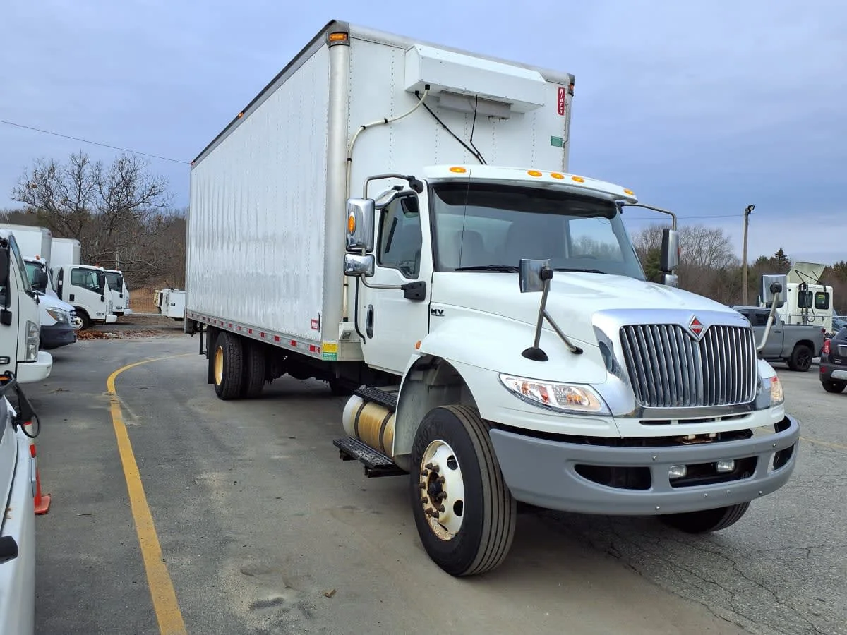 2022 International MV - image 3