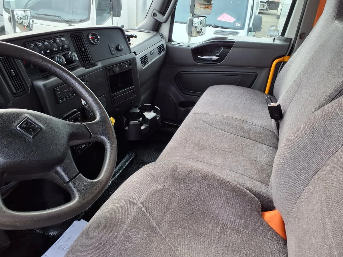 2022 International MV - image 8