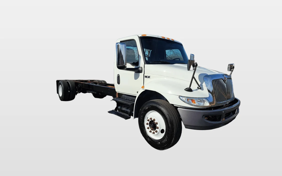 2020 International MV - image 1