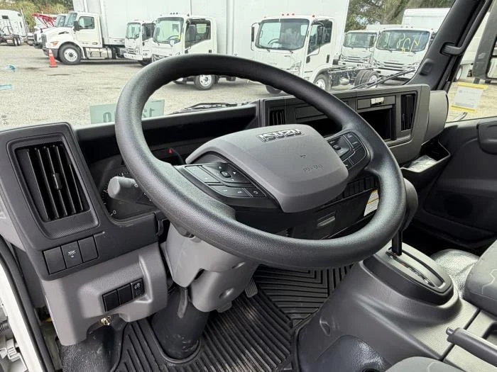 2027 Isuzu NRR — photo 17