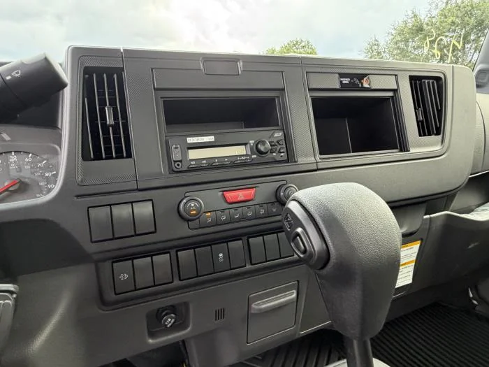 2027 Isuzu NRR — photo 18