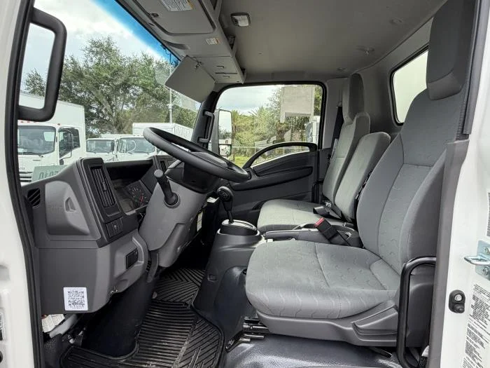 2027 Isuzu NRR — photo 15