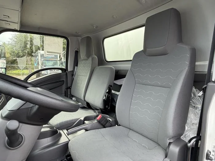 2027 Isuzu NRR — photo 16