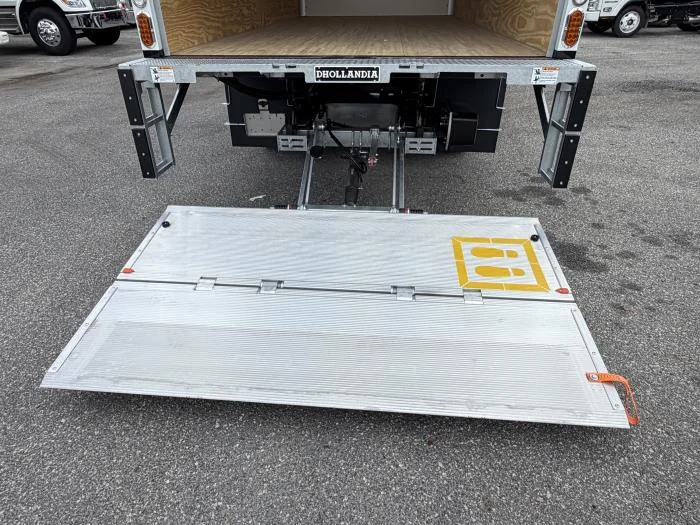 2027 Isuzu NRR — photo 8