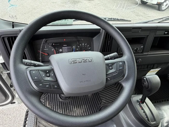 2027 Isuzu NRR — photo 19