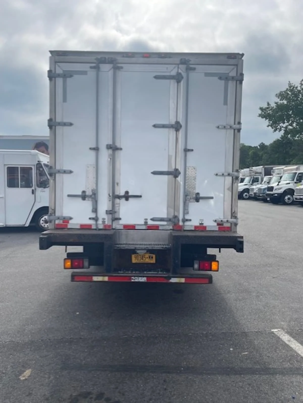 2019 Isuzu NQR in Farmingdale, NY — photo 5
