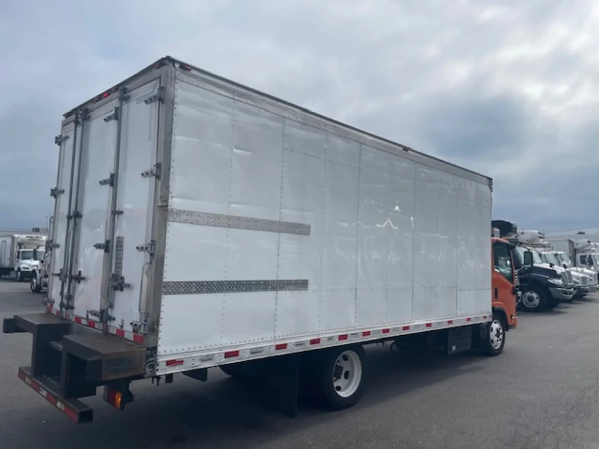 2019 Isuzu NQR in Farmingdale, NY — photo 4
