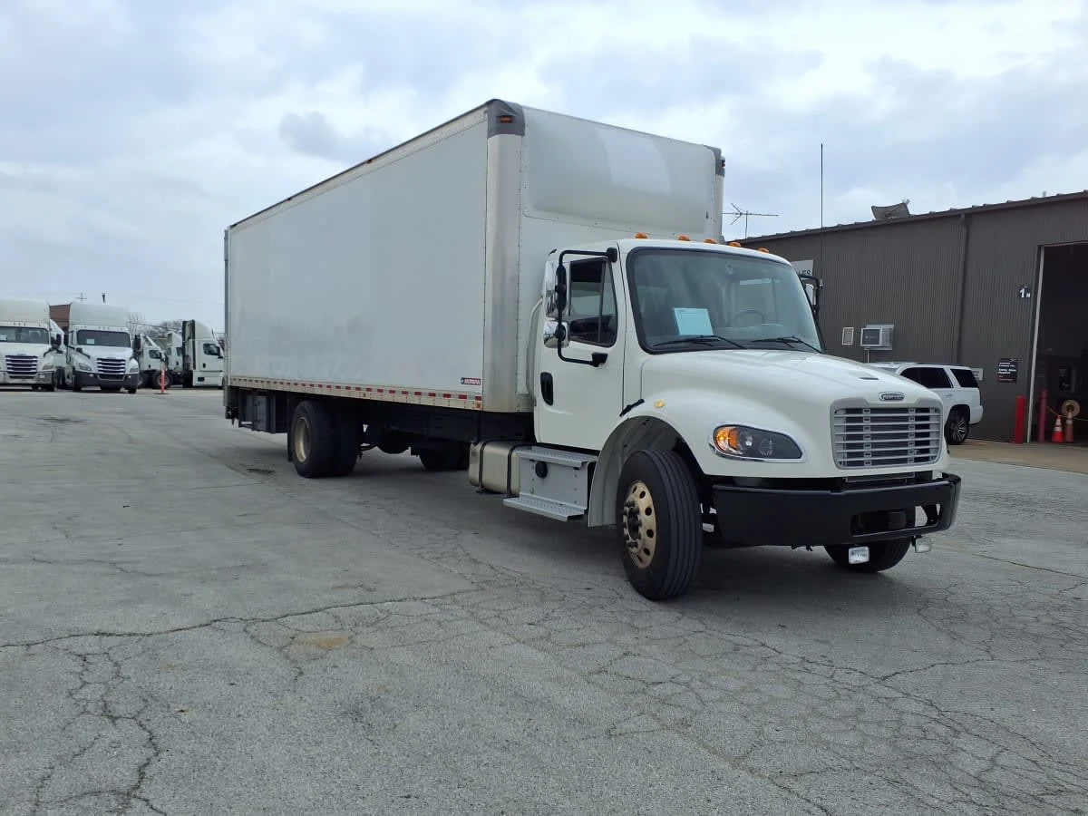 2020 Freightliner M2 106 in Fort Worth, TX — photo 3