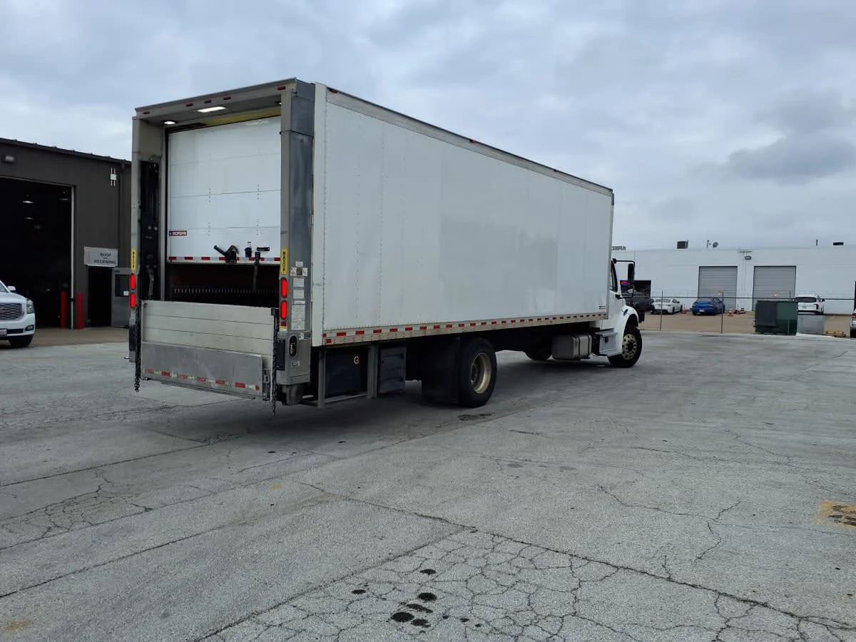 2020 Freightliner M2 106 in Fort Worth, TX — photo 4