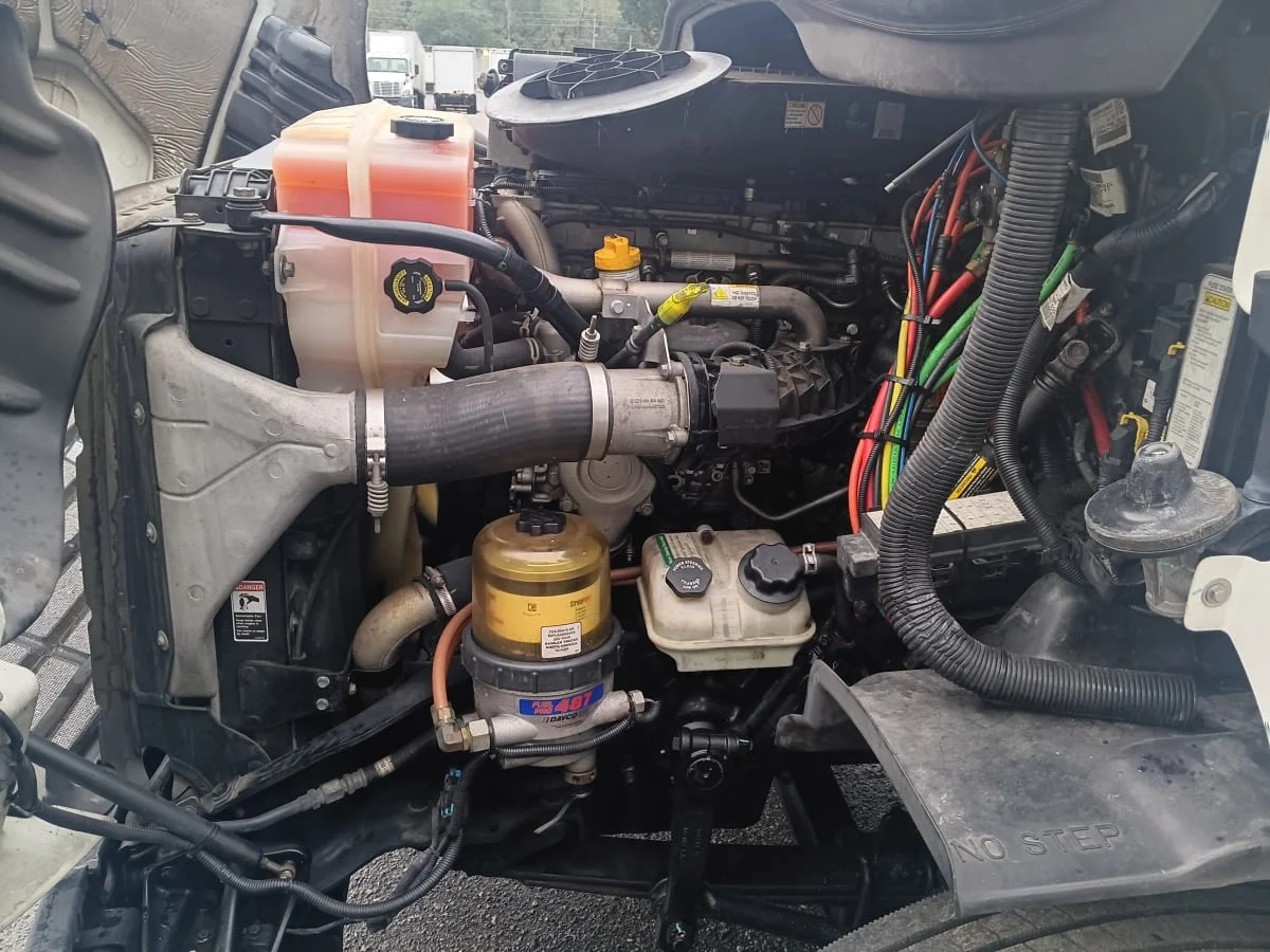 2018 Freightliner Cascadia - image 8