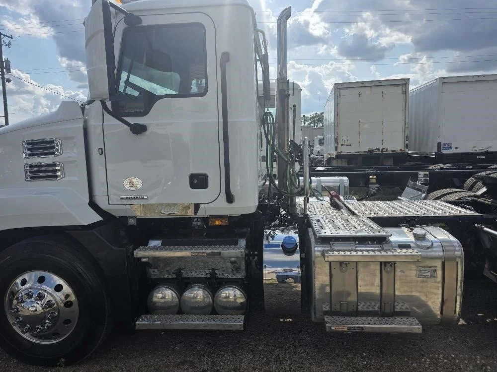 2023 Mack Anthem in Canton, OH — photo 4