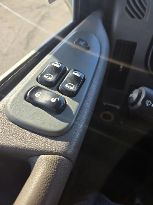 2020 Peterbilt 337 - image 9