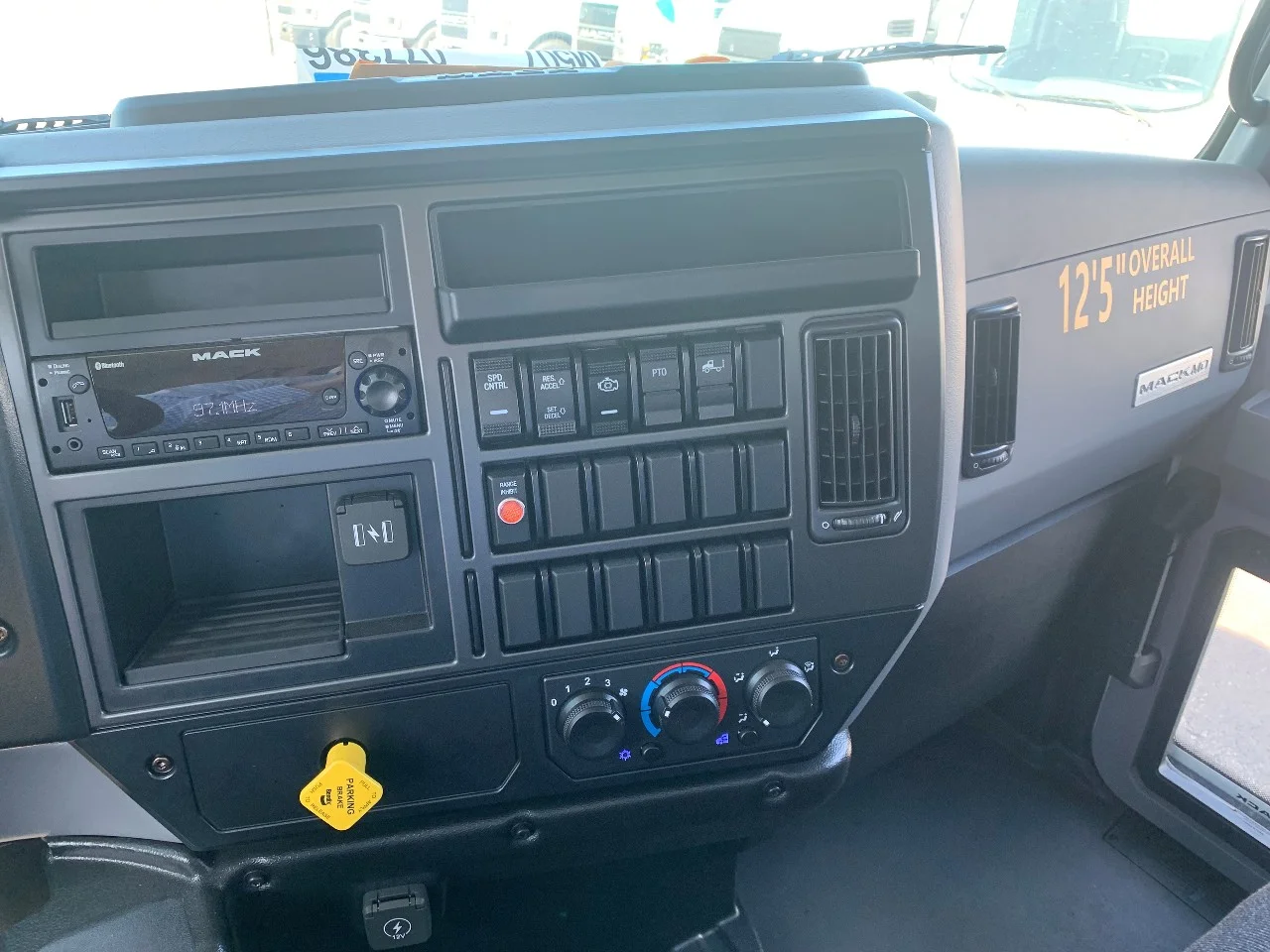 2025 Mack in Summit, IL — photo 13