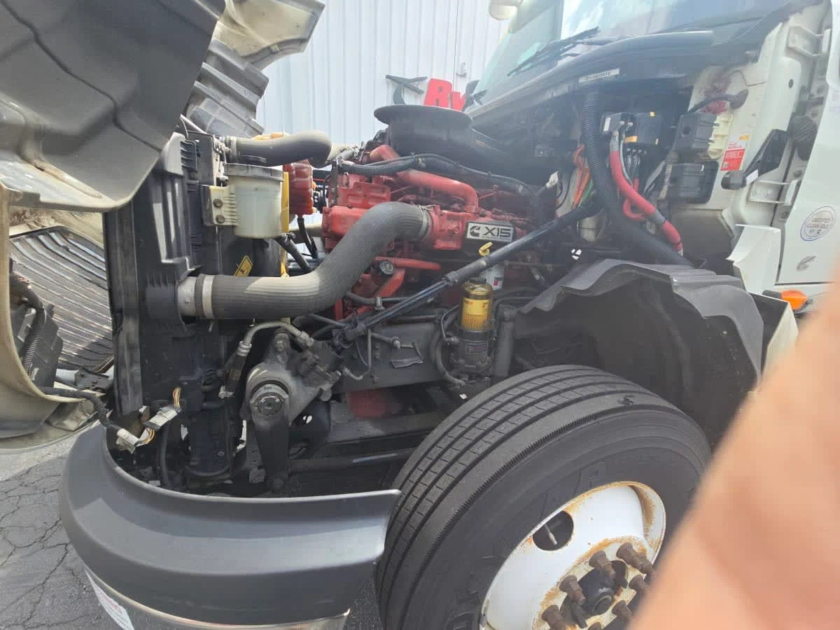 2019 International LT in Doraville, GA — photo 8