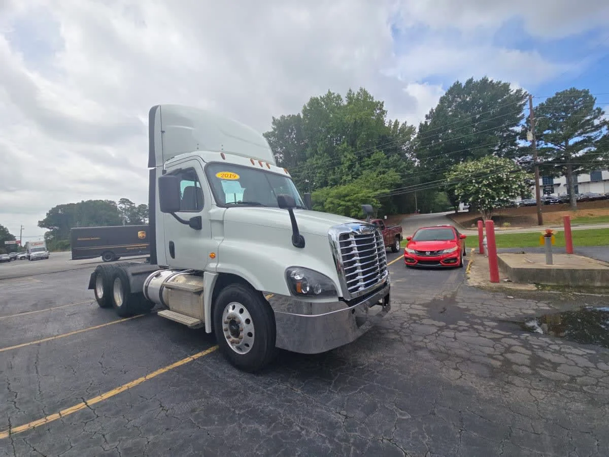 2019 International LT in Doraville, GA — photo 3
