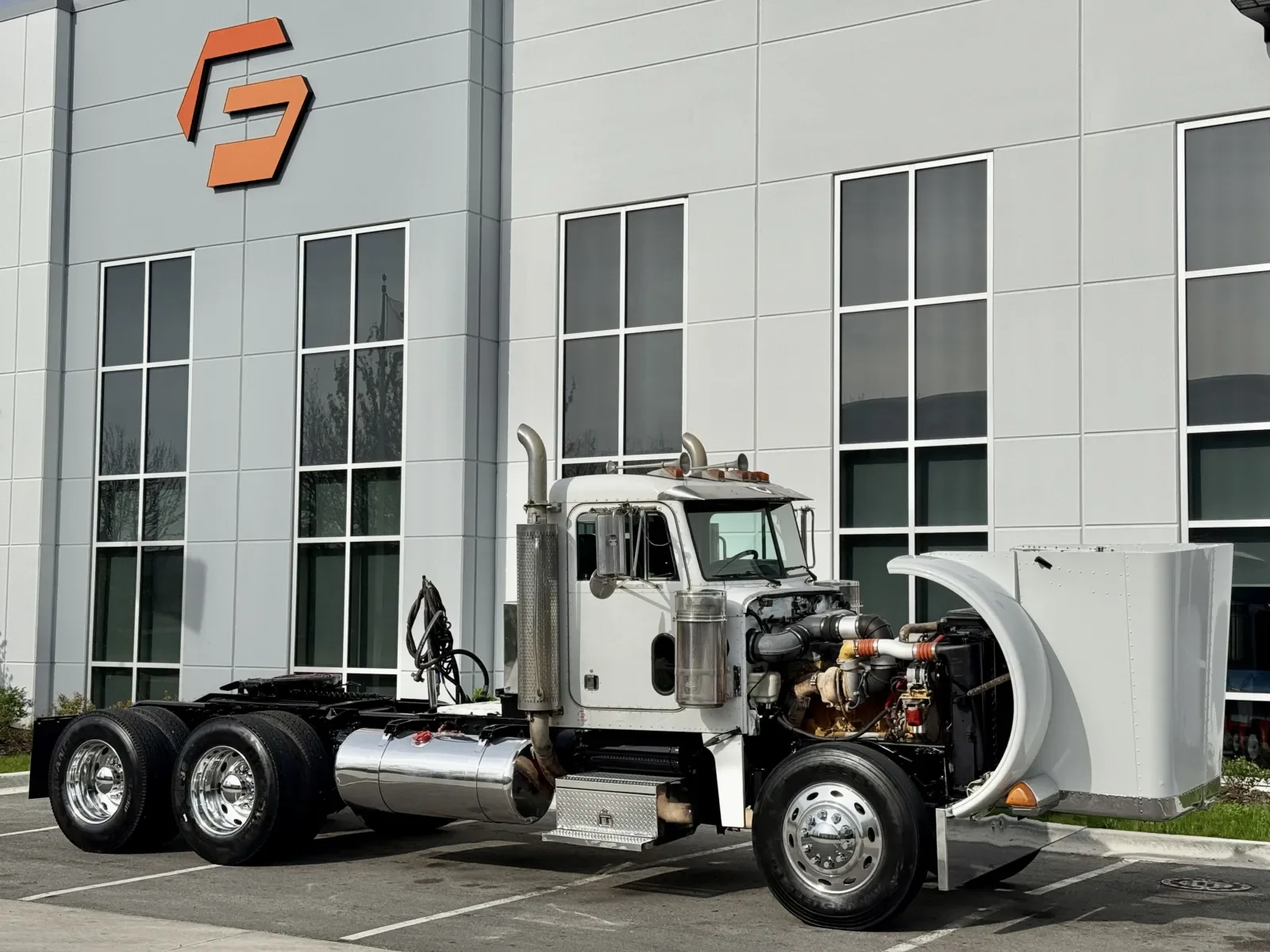 2001 Peterbilt 379 in New Lenox, IL — photo 9
