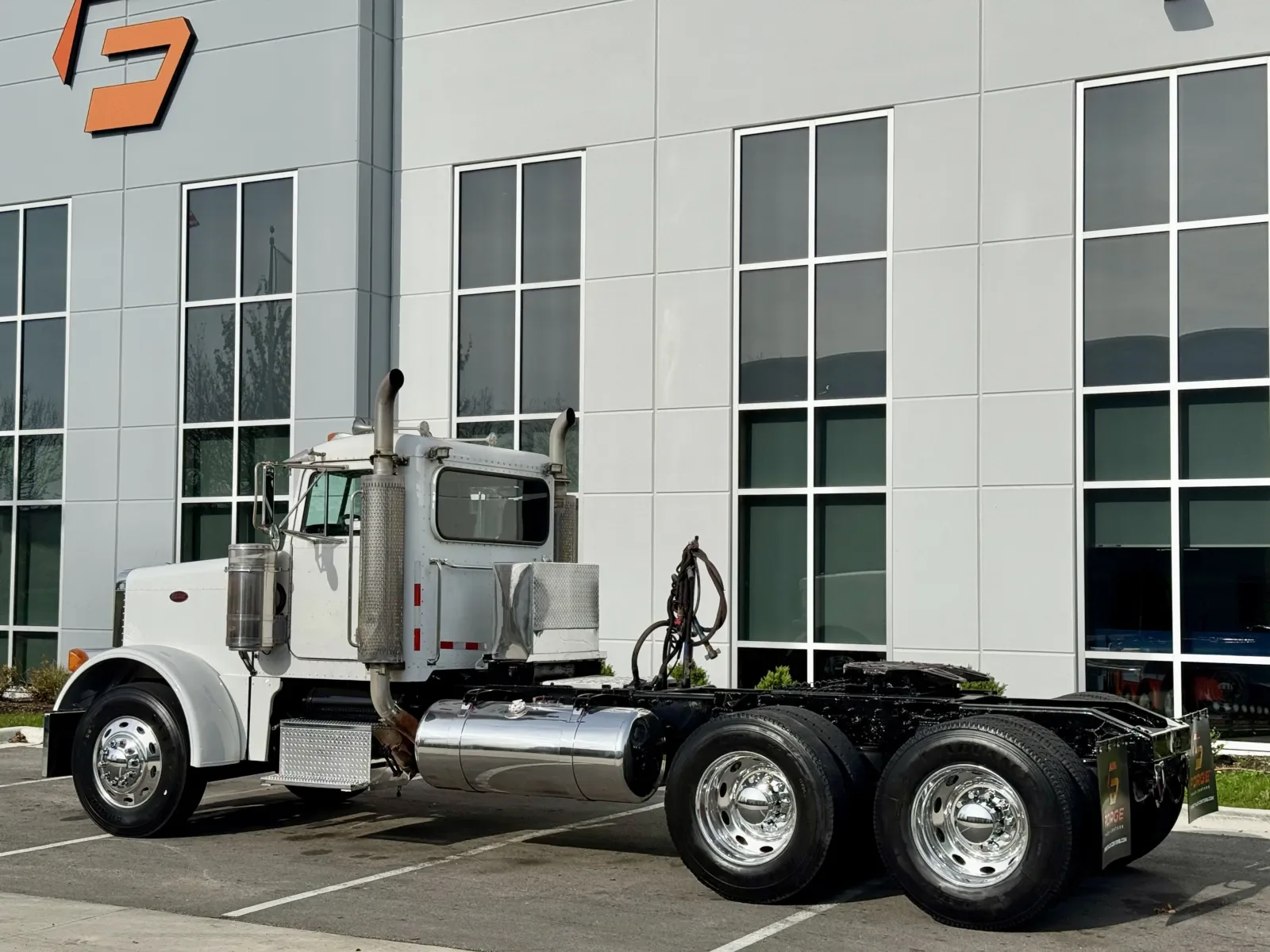 2001 Peterbilt 379 in New Lenox, IL — photo 6