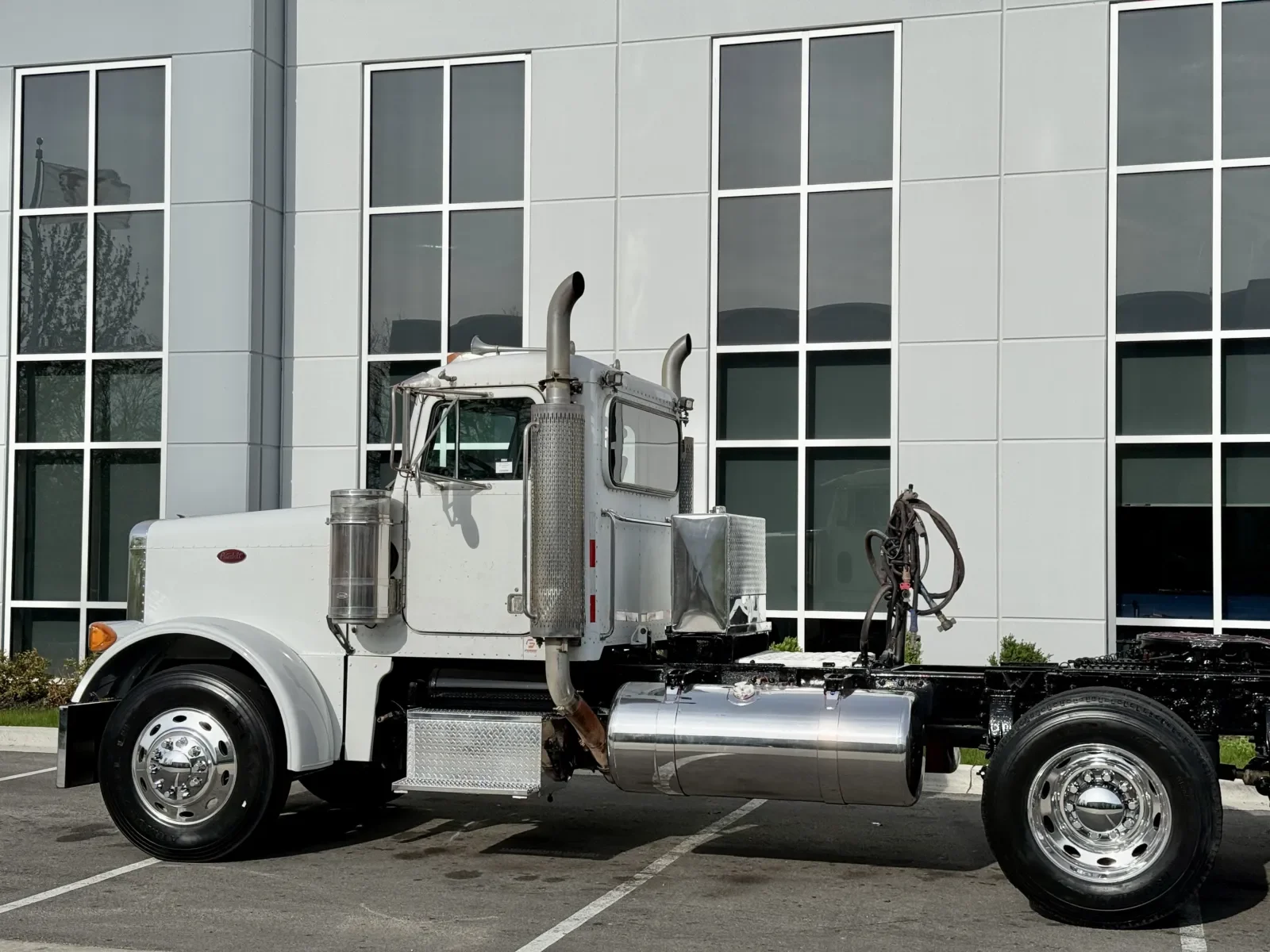 2001 Peterbilt 379 in New Lenox, IL — photo 8