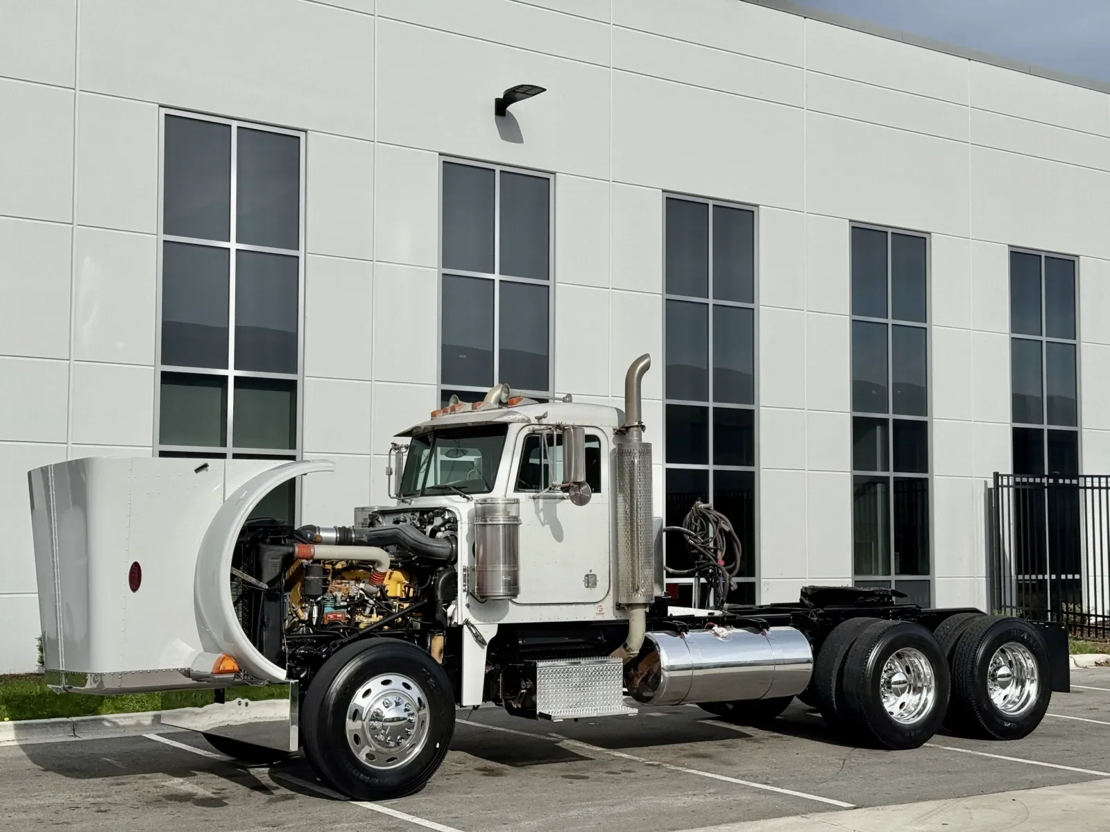 2001 Peterbilt 379 in New Lenox, IL — photo 10