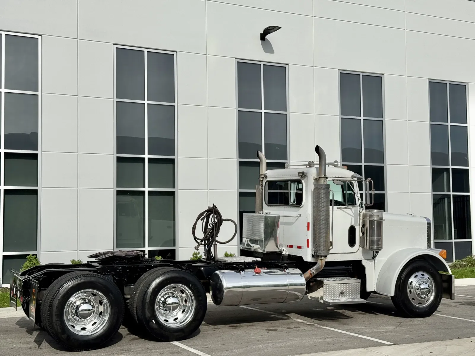 2001 Peterbilt 379 in New Lenox, IL — photo 5